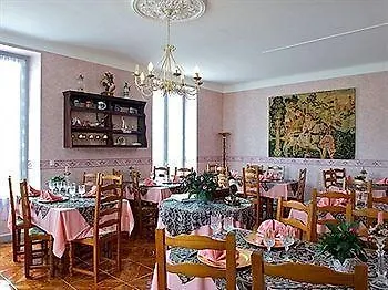 Le Castel De Larralde Otel 3*