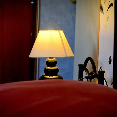 Le Castel De Larralde Otel 3*