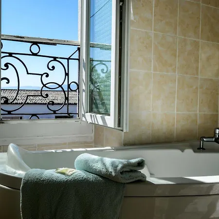 Otel Le Castel De Larralde 3*
