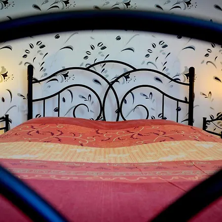 Le Castel De Larralde Otel 3*