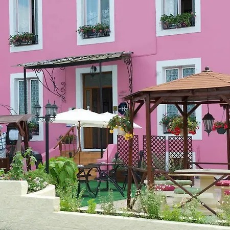 Le Castel De Larralde Otel 3*
